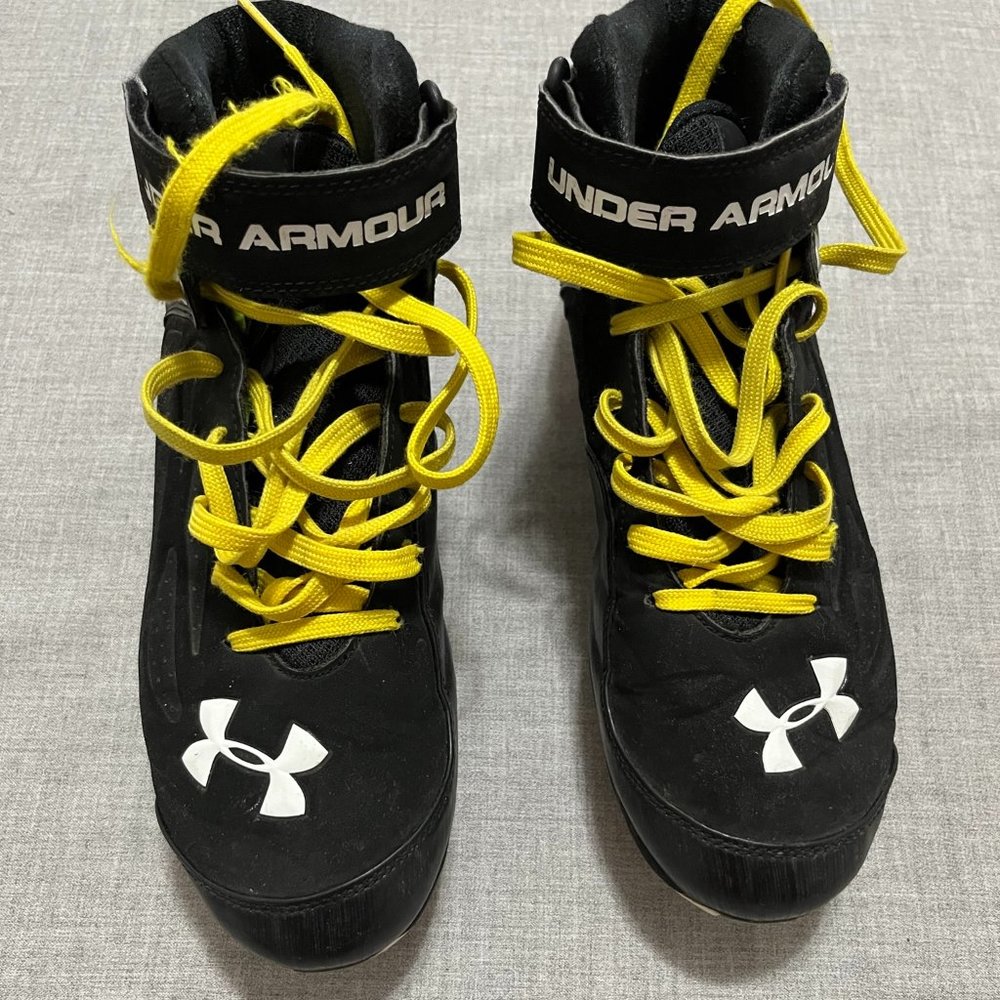 Under Armour High Top Soccer Cleats Size 9